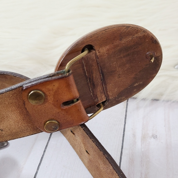 SOLD Vintage handmade floral leather belt with wooden buckle - Picture 4 of 5